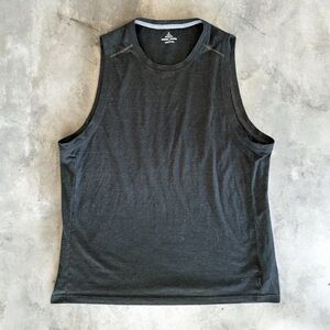 Black Sleeveless Athletic Tank Top